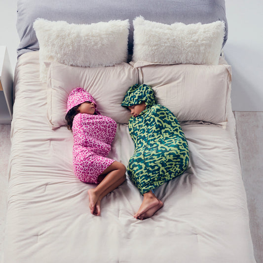 kids-sleeping-in-pink-and-camo-color-sleep-pod-mini-in-bed