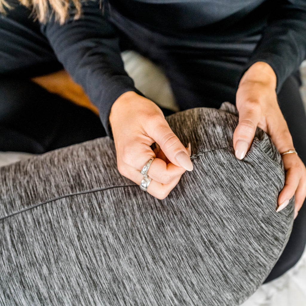 woman zipping up pillow case on pod pillow™