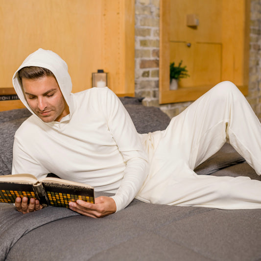 man-wearing-hug-sleep-loungewear-in-color-cream