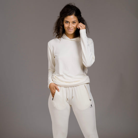 woman-wearing-hug-sleep-loungewear-in-cream-cream